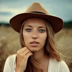 Laura V.